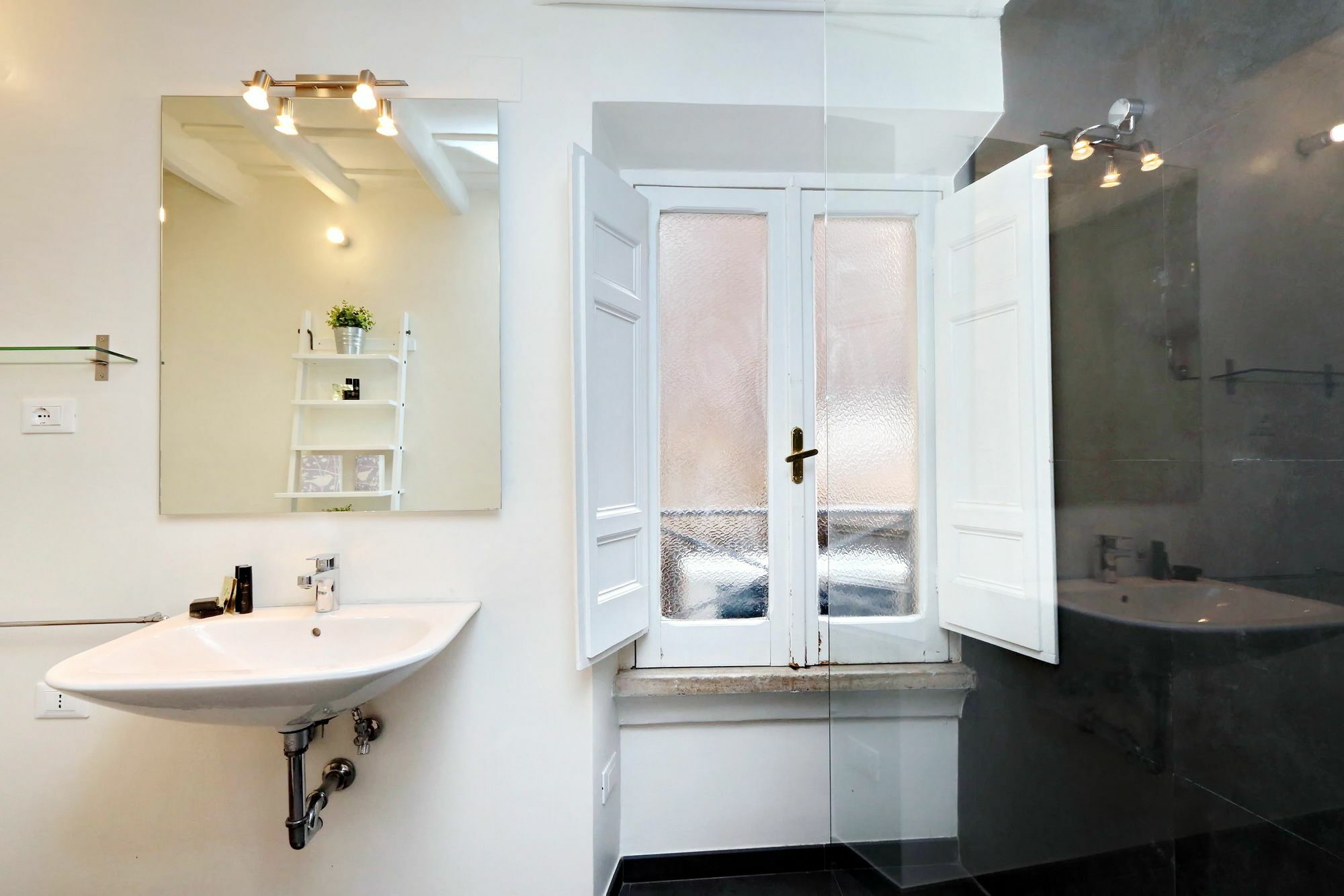 Cozy Corallo - My Extra Apartment Rom